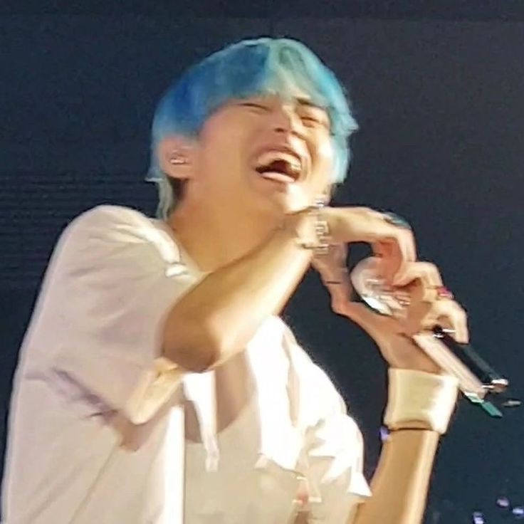 GRusdemova's tweet photo. İyiki doğdun Taehyung♡
#HappyTaehyungDay https://t.co/qgGmHTWA26