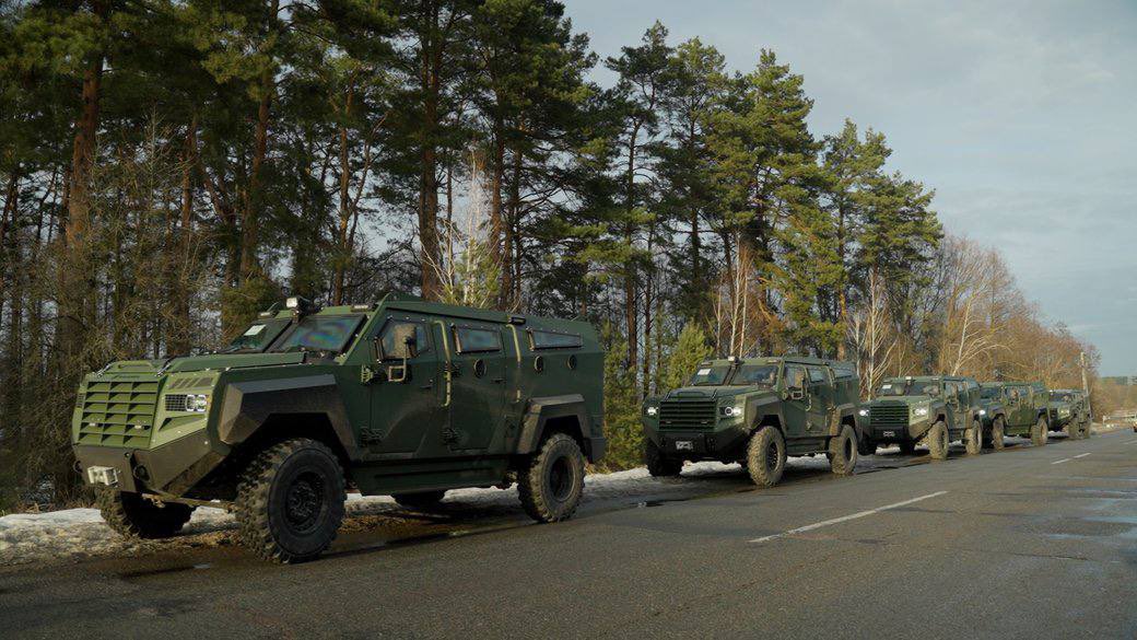 🇨🇦 🇺🇦 New Year's test drive: Chernihiv border guards received Roshel Canadian armored combat vehicles

#UkraineWar #UkraineRussiaWar #NAFO