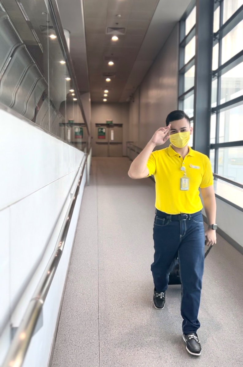RichardJellooo's tweet photo. On some days i still can’t believe i’m living the dream. You’ve been wonderful, 2022! 💛 https://t.co/qcKha2UIeF
