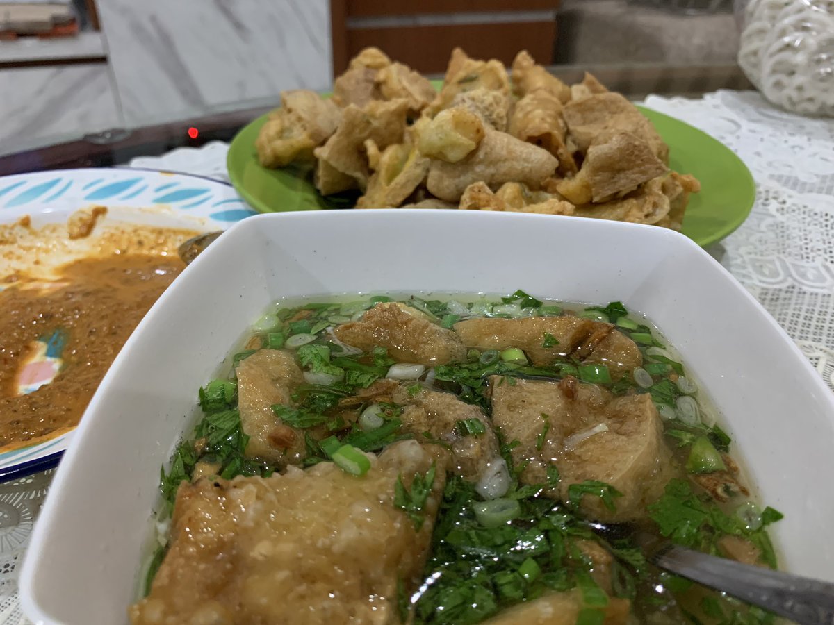 _adm08_'s tweet photo. Rebus / Goreng https://t.co/oGvVm5jMf6