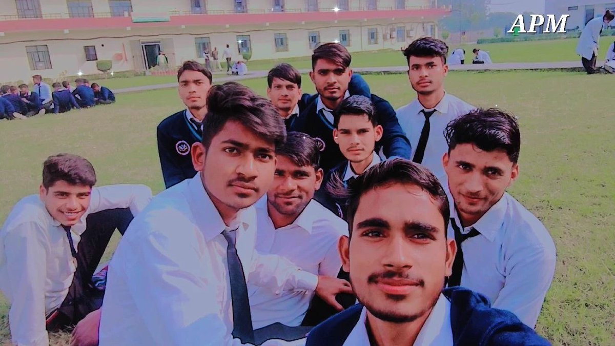 APM_Ji_official's tweet photo. 🔥🖤👉 #apmarmy 💞💯
🚖Hello Friends🌹💉🌹
😊Masti College Time Pic With Friends 🎥🎨
🙏M.G.G of Institutions (M.G.C.P)🔥
💝West Fateh... Bareilly U.P India❤
⏰____----____APM____----____💛

#NewPost #apmkivines
#Trending #pharmacy https://t.co/HtZVKkRzWV
