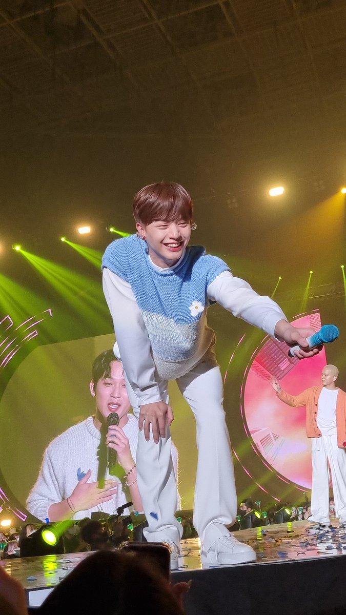 6jaelver's tweet photo. sungjae looks so happy being back as idol after all its really his main passion he’s so bubbly and happy today and thats all that matters 🤍✨ https://t.co/zIGyvJiPH5