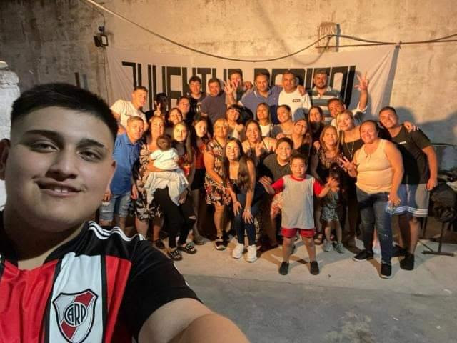 Compartimos un brindis con amigos radicales de la seccional 11. Cerramos un año de mucho esfuerzo y dedicación, expectantes de un año nuevo!! 🥂🍾🇦🇹 <a href="/Walterj_gon/">Walter Javier González</a> <a href="/stellamarisoli4/">stella maris oliva</a> <a href="/PonceEriika/">Erika Ponce</a> <a href="/NadiaGMahut/">𝑵𝒂𝒅𝒊𝒂 𝑳𝒂𝒖𝒓𝒂 𝑮ó𝒎𝒆𝒛 𝑴𝒂𝒉𝒖𝒕</a> <a href="/AnaJanetOliva1/">Ana Janet Oliva</a> <a href="/franco22juares/">franco juares </a>