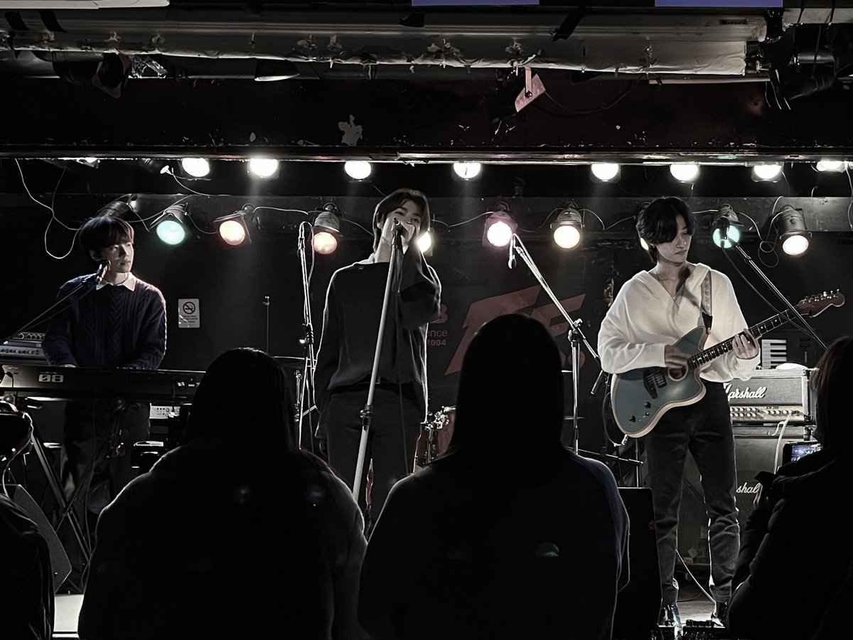 CatchTheYoungFR's tweet photo. [#CATCH_TODAY]
☑️22.12.30 au club FF à Hongdae

#CATCHTHEYOUNG #캐치더영
#EVERMOREENTERTAINMENT #에버모어엔터테인먼트 https://t.co/PoAmYX71rM