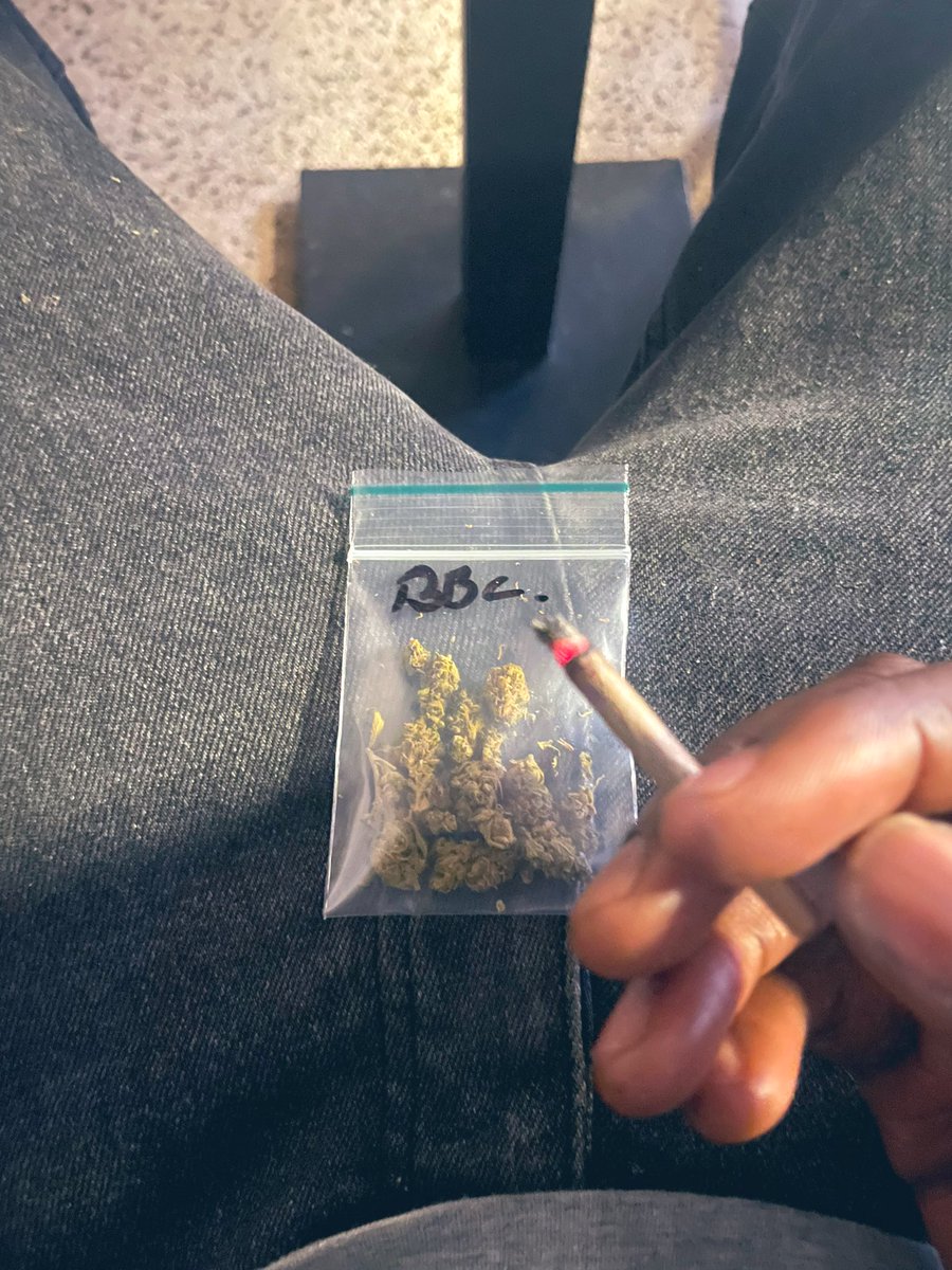 hung_galaxy's tweet photo. I couldn’t resist posting this when I saw what the guy at this Coffeeshop wrote on the bag 😋 it’s actually just BlueBerry Cheese 🧀 🍂 #bbc #stoners #blueberrycheese #pacificcoffeeshop #Amsterdam #HappyNewYear #banter #weedsmokers https://t.co/OAxtl3wcF4