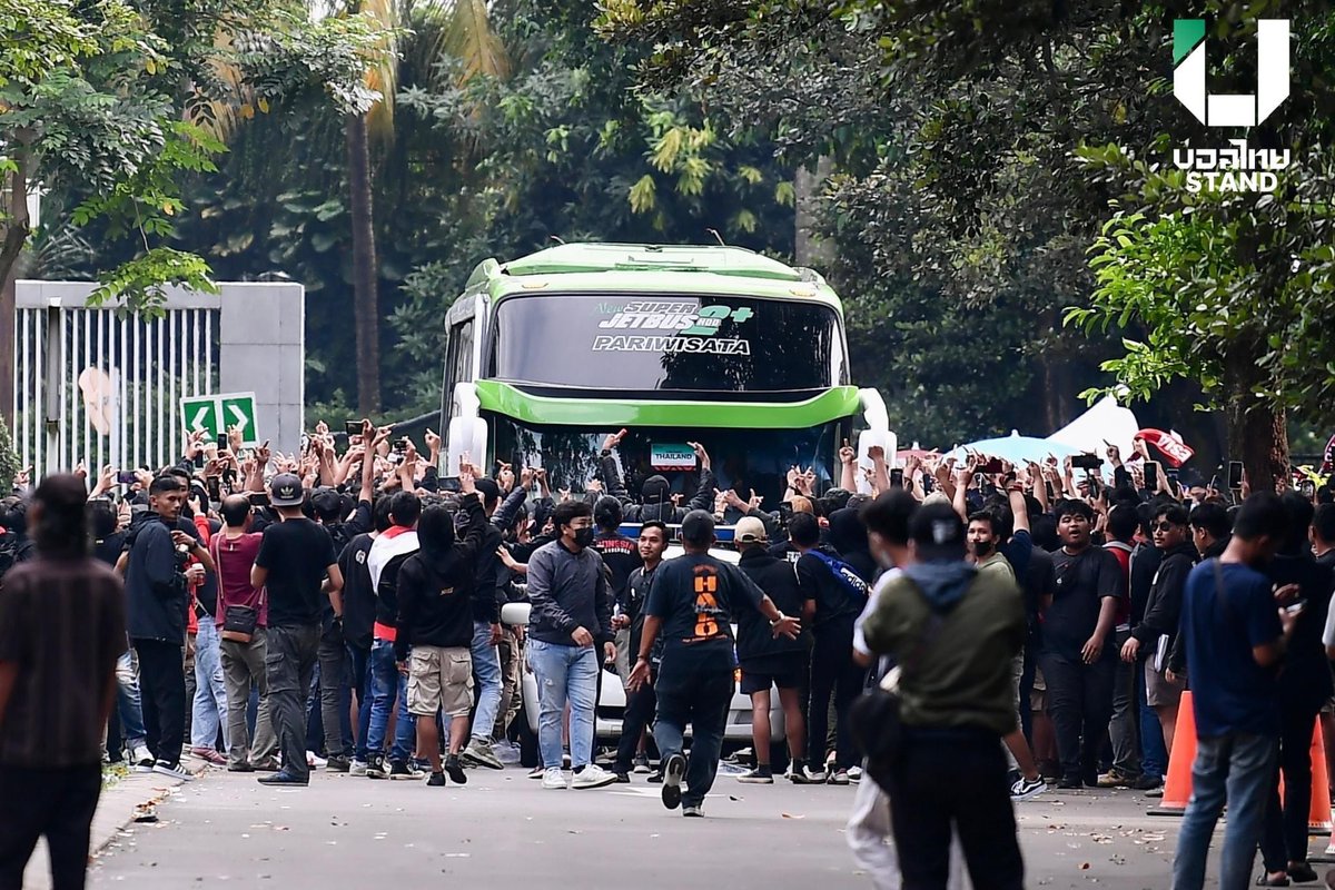 idextratime's tweet photo. RESMI : Federasi sepakbola Thailand mengirimkan protes resmi ke AFF terkait insiden penyerangan oleh suporter Indonesia kemarin. 😮‍💨 https://t.co/SbERYg9kG9