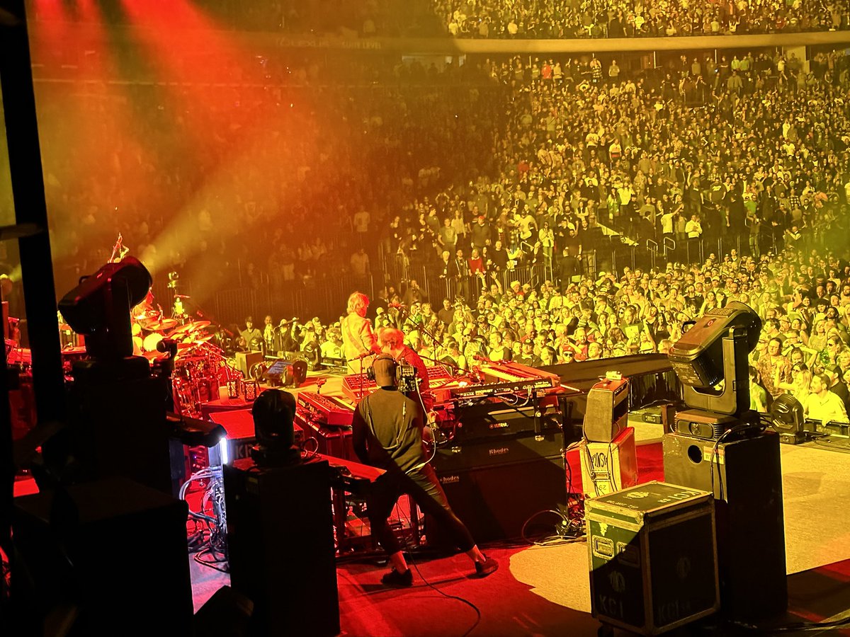 WillCorwin's tweet photo. Easily the best seats I’ve ever had at MSG! What a great night and show! https://t.co/8bEwgaIIG9
