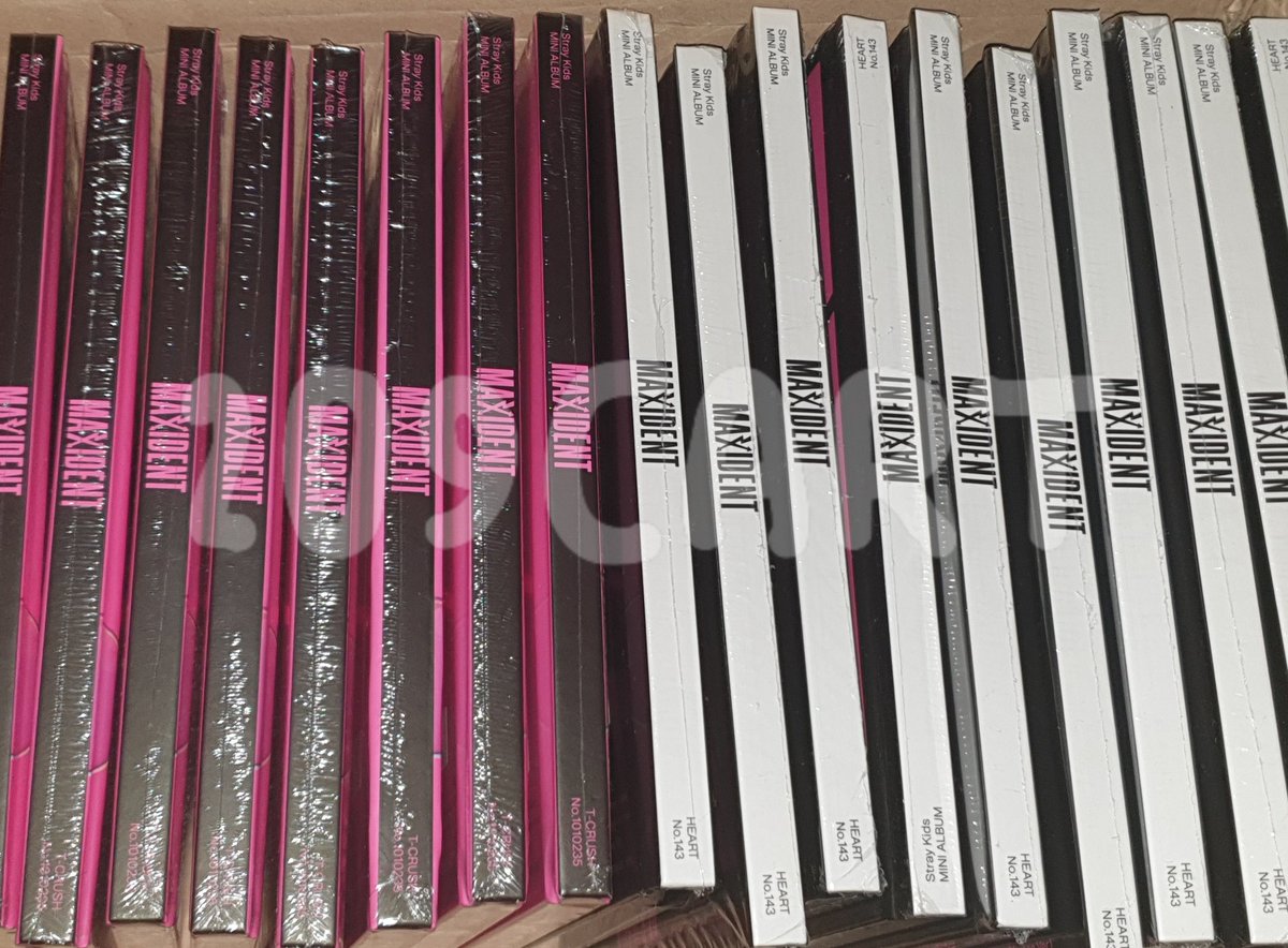 209cart's tweet photo. year-end maxident giveaway for stays 🤍

1 winner of case ver
1 winner of standard ver

mbf + rt!

optional: reply a pic of your favorite skz pc this year 💭

ends on Jan 1 https://t.co/Vg1bVPK1a8