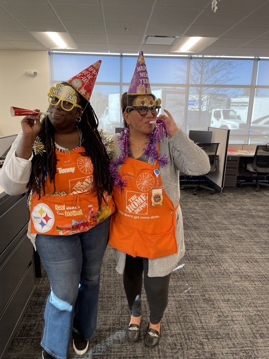 Happy New Year 🎊🎆🎈 from Jacksonville MDO 5945. Starting off with Positive Vibes 🥳🎉&amp; Smiles😁🥳2023 Let’s GO🤩🥰🎊🎉🥳🎆