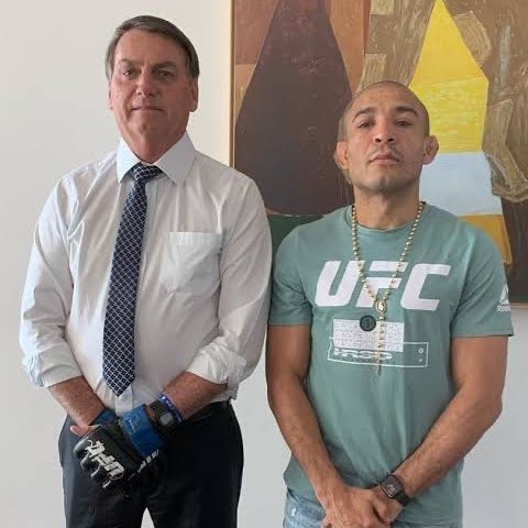 choquei's tweet photo. 🚨POLÍTICA: Bolsonaro está hospedado na casa do ex-lutador José Aldo, em Orlando. Um dos quartos da mansão tem como tema os “Minions”. https://t.co/3EzaCFYJeK