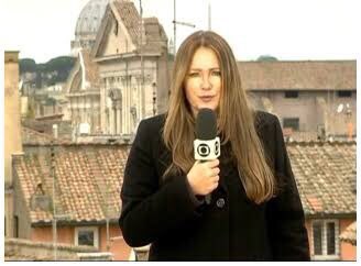 Eu amo quando a ilze scamparini aparece pra dar as notícias, ela tem um ar meio gótica vampira, sempre com os cabelos no rosto de forma misteriosa e andando nos telhados italianos