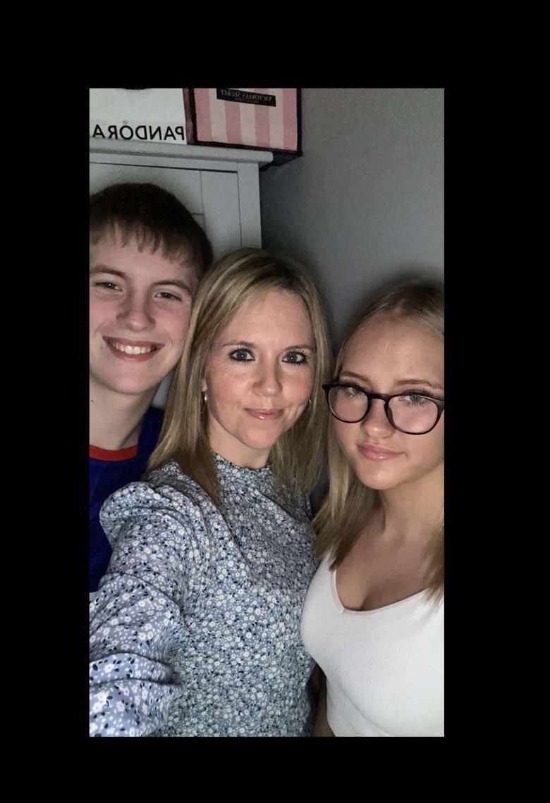 Wishing everyone a happy and healthy New year. Hoping 2023 is where your dreams come true and plenty of memories are made ❤️