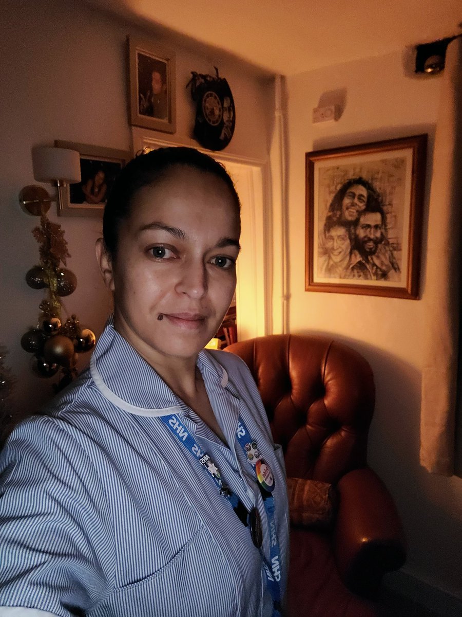 PareGeraldine's tweet photo. 5:30am start, 12.5hr shift ahead and its  My Birthday 🎂 🥳 Some jobs really are 24/7....but you know what, I love my job❤ @theRCN #FairPayforNursing @WeNursingAssocs https://t.co/XUwbvPewlo
