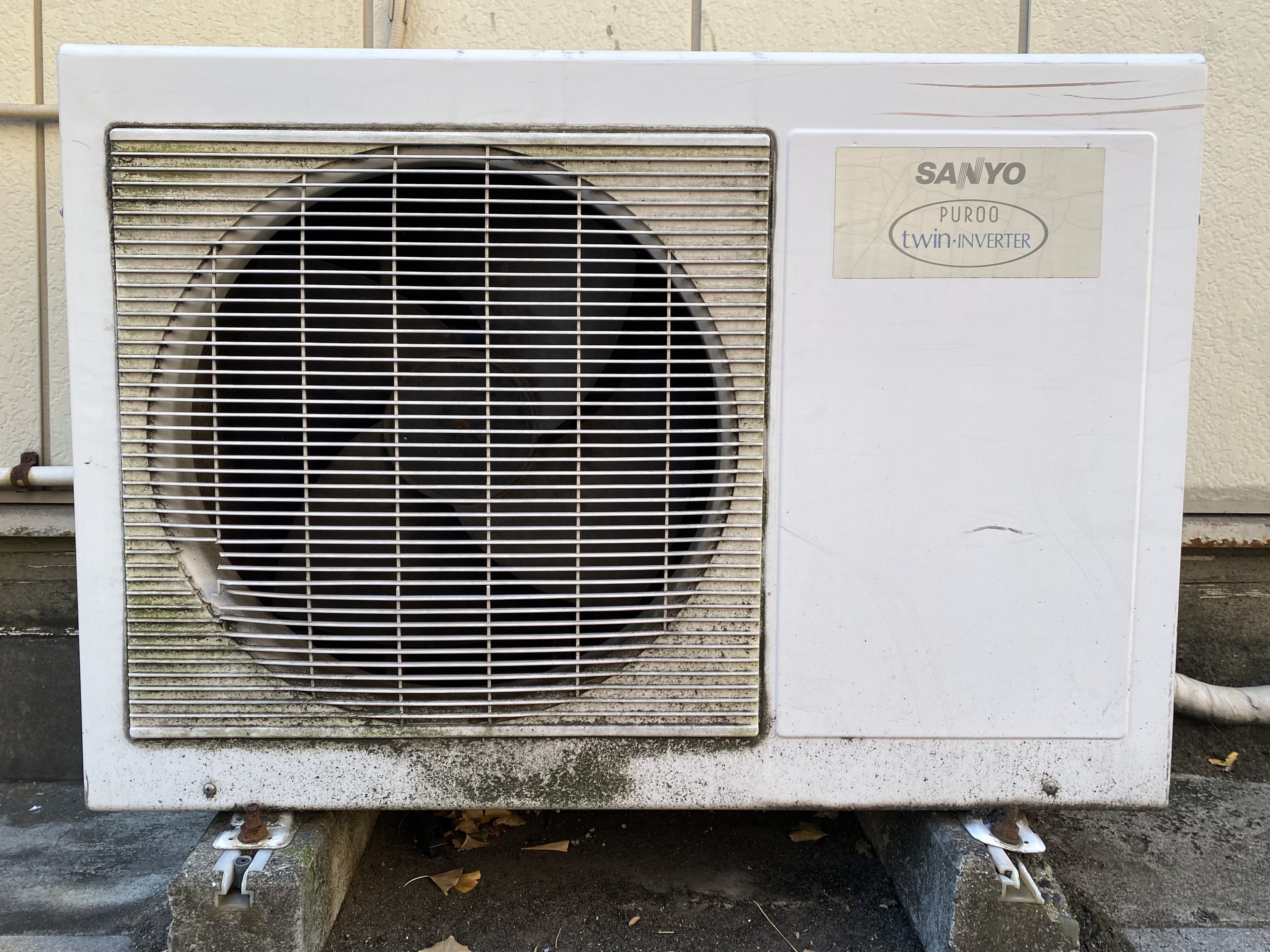 Leroy様、専用です。 他の方は購入しないでください。室外機 ニトリ（NITORI） 簡単設置室外機ガード (YMAG-8352H) : ニトリ Yahoo