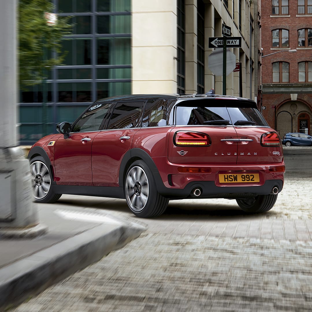 Lookers_MINI's tweet photo. Put the fun into function, and share content from your phone using Apple Carplay®. With the MINI Clubman, enjoy go-kart handling and room for your biggest bags. MINI attitude. Six-door space. 

Find out more at: https://t.co/C0D3DN3kLJ https://t.co/AoJU3D9r3z