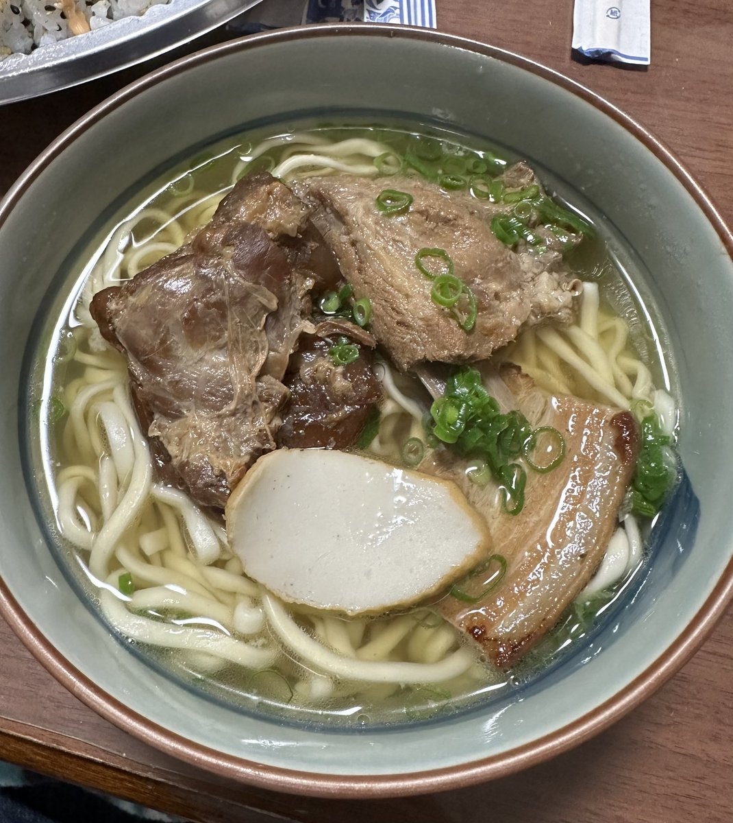 robertsan_CD's tweet photo. 年越しは沖縄そばで…。毎年早いけど、今年は転職したこともあって例年以上にあっという間の一年でした。今年は余裕なかったけど、来年はもっとTweetしたりnoteしたりします！そしてぼちぼちアカウントも実名にします！！

それでは皆さま、良いお年を👋 https://t.co/ehnDxZBfSW