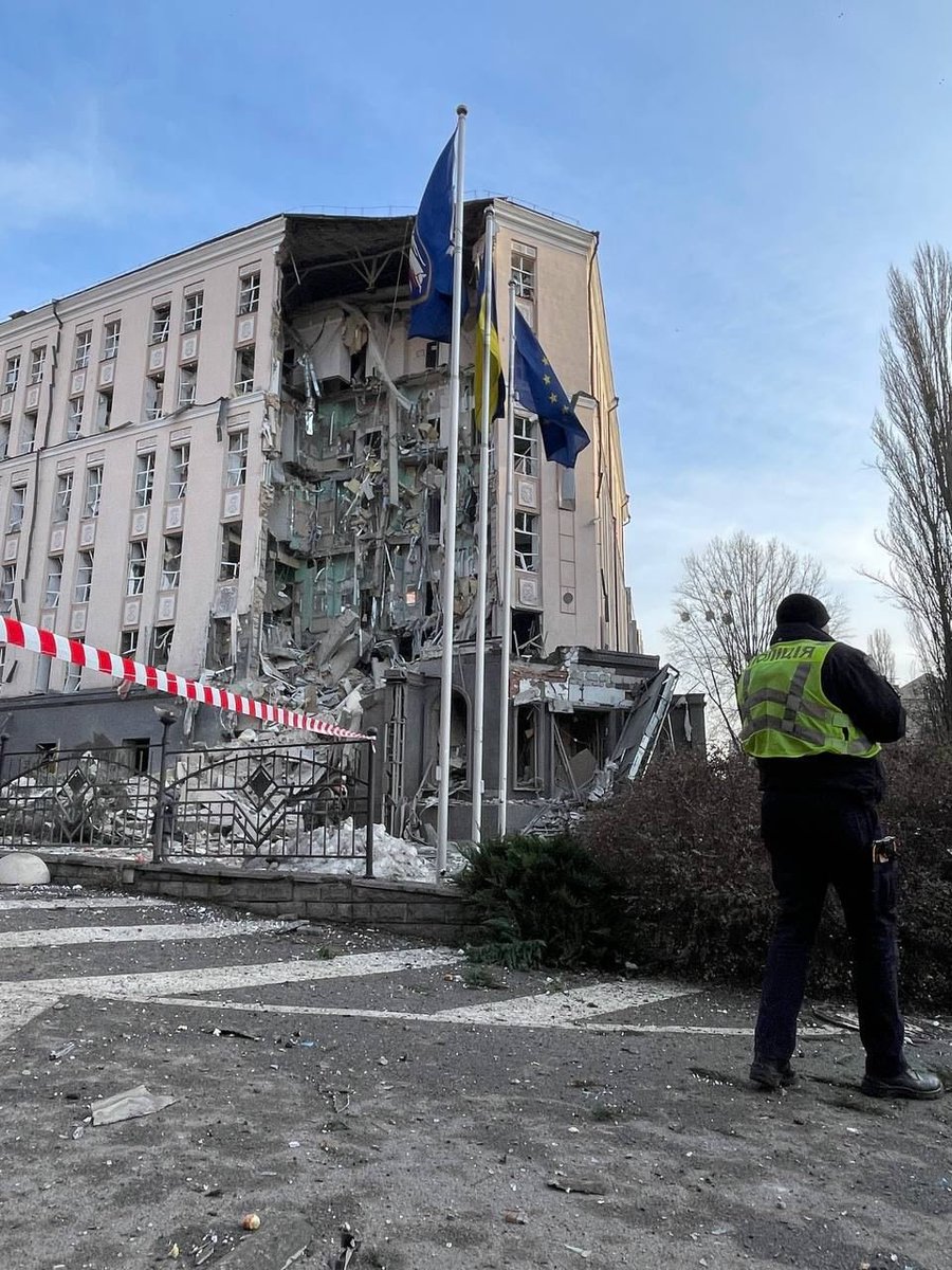 vladimir_kst's tweet photo. Російські чиновники постійно розповідають які вони хороші, як вони прагнуть миру та як вони боряться зі злом. 
В мене питання, як можна таке розповідати і в день перед новим роком робити таке? 

Російській владі вже пора зняти маску та говорити прямо про ненависть до іншої нації. https://t.co/KNtiLESeWY