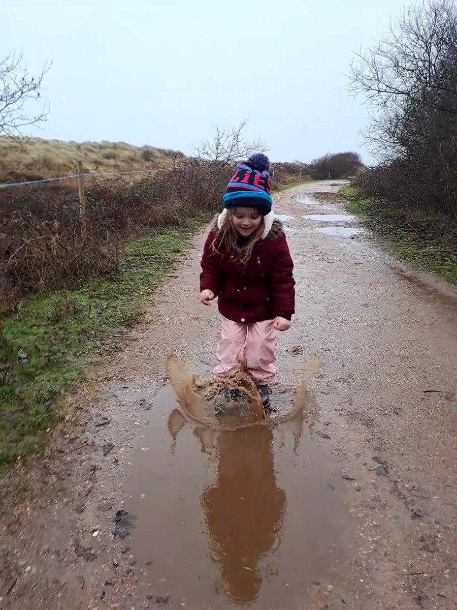 NicolNicholls's tweet photo. A messy kid is a happy kid #childhood #messykid #puddlejumping #horseygap https://t.co/hghAeUloye