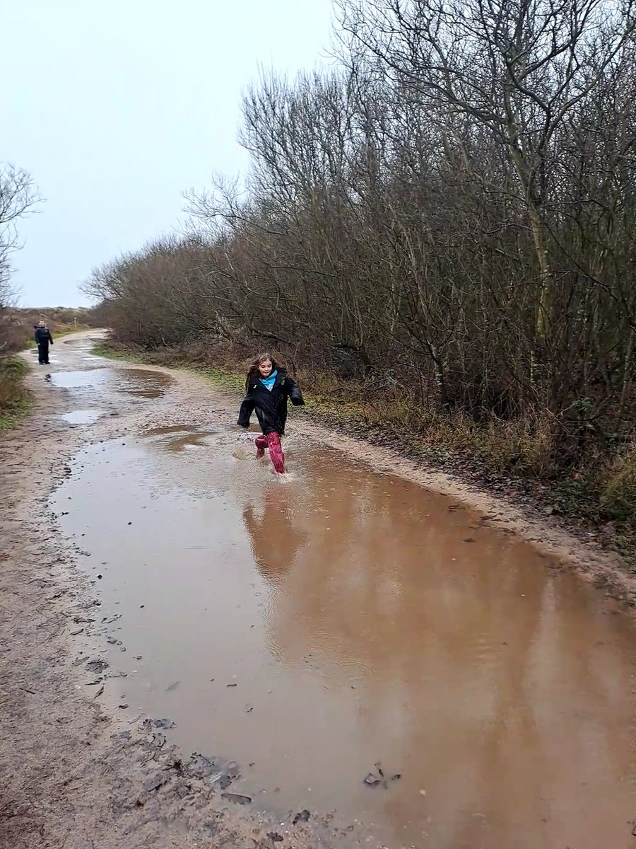 NicolNicholls's tweet photo. A messy kid is a happy kid #childhood #messykid #puddlejumping #horseygap https://t.co/hghAeUloye