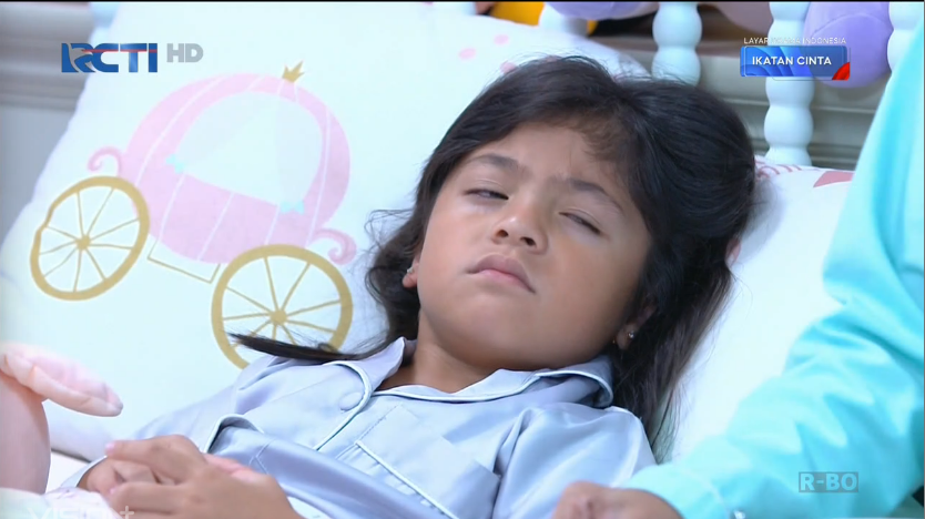 ceritalily_'s tweet image. mama... kirain mama yg masuk. pagi ya sus. mata ncus knp? koq bengkak? semalem nonton film korea smp nangis.
kirain sedih.
iya .. sedih juga film korea kan kalo sedih bisa smp nangis.
#IkatanCintaEp1004