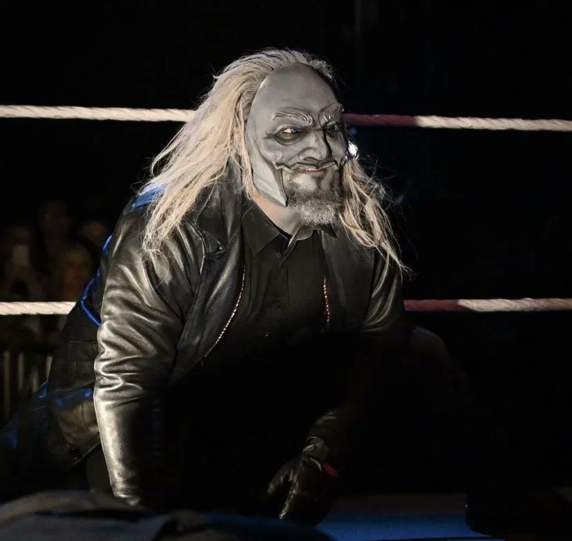 ringsidenews_'s tweet image. Closer look at #UncleHowdy -- Who do you think it is?