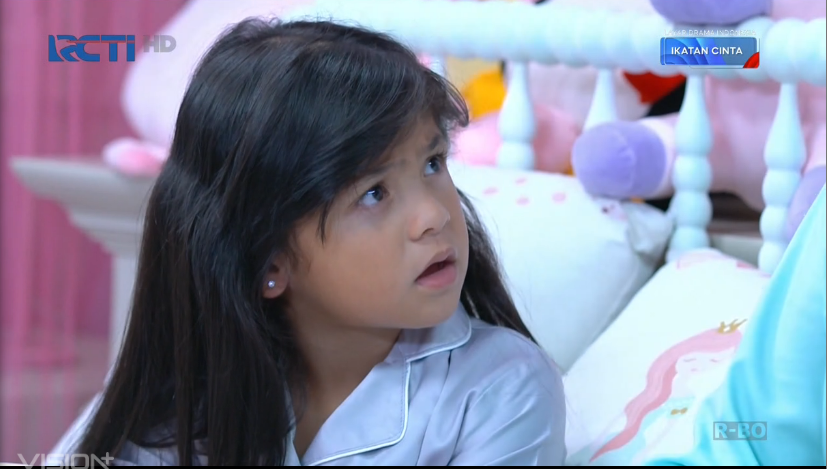 ceritalily_'s tweet image. mama... kirain mama yg masuk. pagi ya sus. mata ncus knp? koq bengkak? semalem nonton film korea smp nangis.
kirain sedih.
iya .. sedih juga film korea kan kalo sedih bisa smp nangis.
#IkatanCintaEp1004