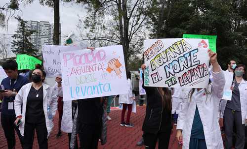 carrillorueda_j's tweet photo. Médicos residentes de Pemex exigen cese a hostigamiento y amenazas de las autoridades https://t.co/jGDCxZqzK7 https://t.co/oip95Vu98S