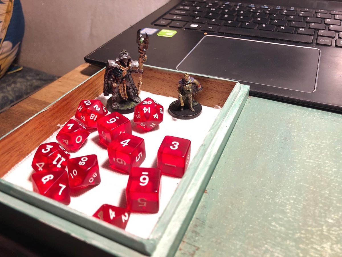 thurimsgallery's tweet photo. #diydicetray #dicetray #dndessentialskit #dnd #dungeonsanddragons #undyingcouncilor #5e #dnd5e #trazyntheinfinite https://t.co/fDMFw1W7lc