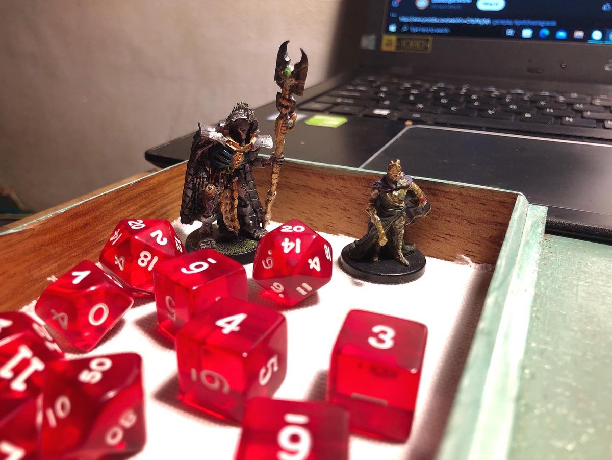 thurimsgallery's tweet photo. #diydicetray #dicetray #dndessentialskit #dnd #dungeonsanddragons #undyingcouncilor #5e #dnd5e #trazyntheinfinite https://t.co/fDMFw1W7lc