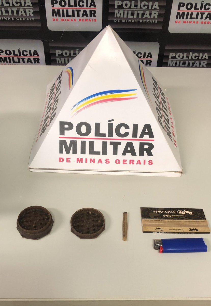godsofmosh's tweet photo. DESCANSE EM PAZ TRÁFICO DE DROGAS https://t.co/8oa3FlKlWh