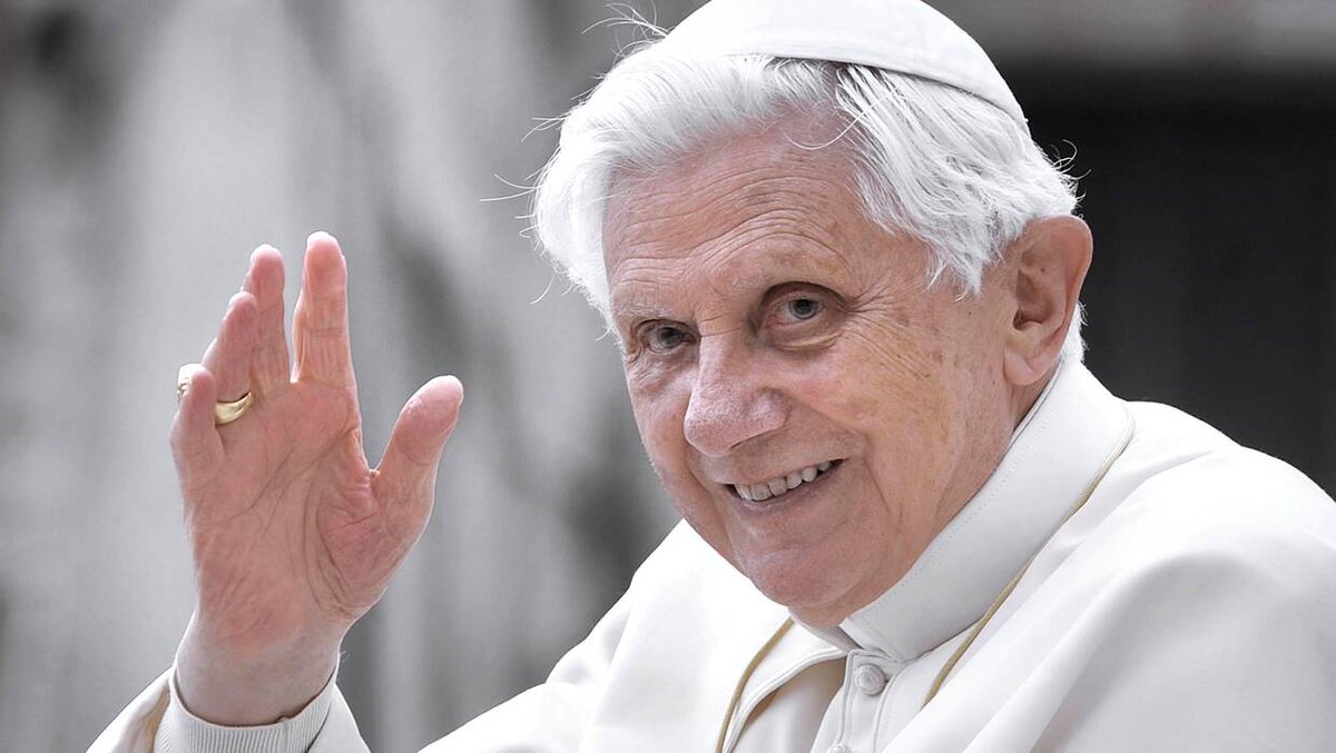 Avanti_1989's tweet photo. Zmarł Papież Benedykt XVI...

Wieczny odpoczynek racz Mu dać Panie.

foto: Stefano Spaziani / PAP / DPA https://t.co/ceumNq7HvH