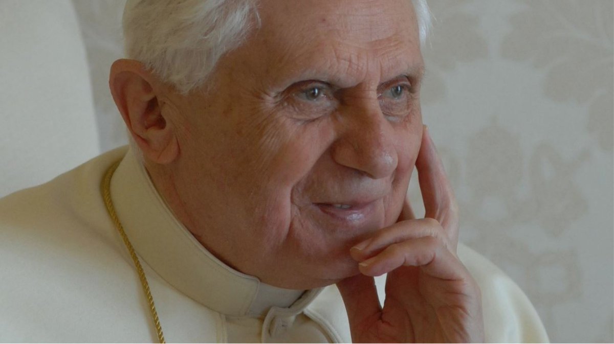 Vatican News (@vaticannews_it) on Twitter photo “Con dolore informo che il Papa Emerito, #BenedettoXVI, è deceduto oggi alle ore 9:34, nel Monastero Mater Ecclesiae in #Vaticano.
Non appena possibile seguiranno ulteriori informazioni.”
Dichiarazione del Direttore della Sala Stampa della Santa Sede, Matteo Bruni. <a href="/HolySeePress/">Holy See Press Office</a> “Con dolore informo che il Papa Emerito, #BenedettoXVI, è deceduto oggi alle ore 9:34, nel Monastero Mater Ecclesiae in #Vaticano.
Non appena possibile seguiranno ulteriori informazioni.”
Dichiarazione del Direttore della Sala Stampa della Santa Sede, Matteo Bruni. <a href="/HolySeePress/">Holy See Press Office</a>