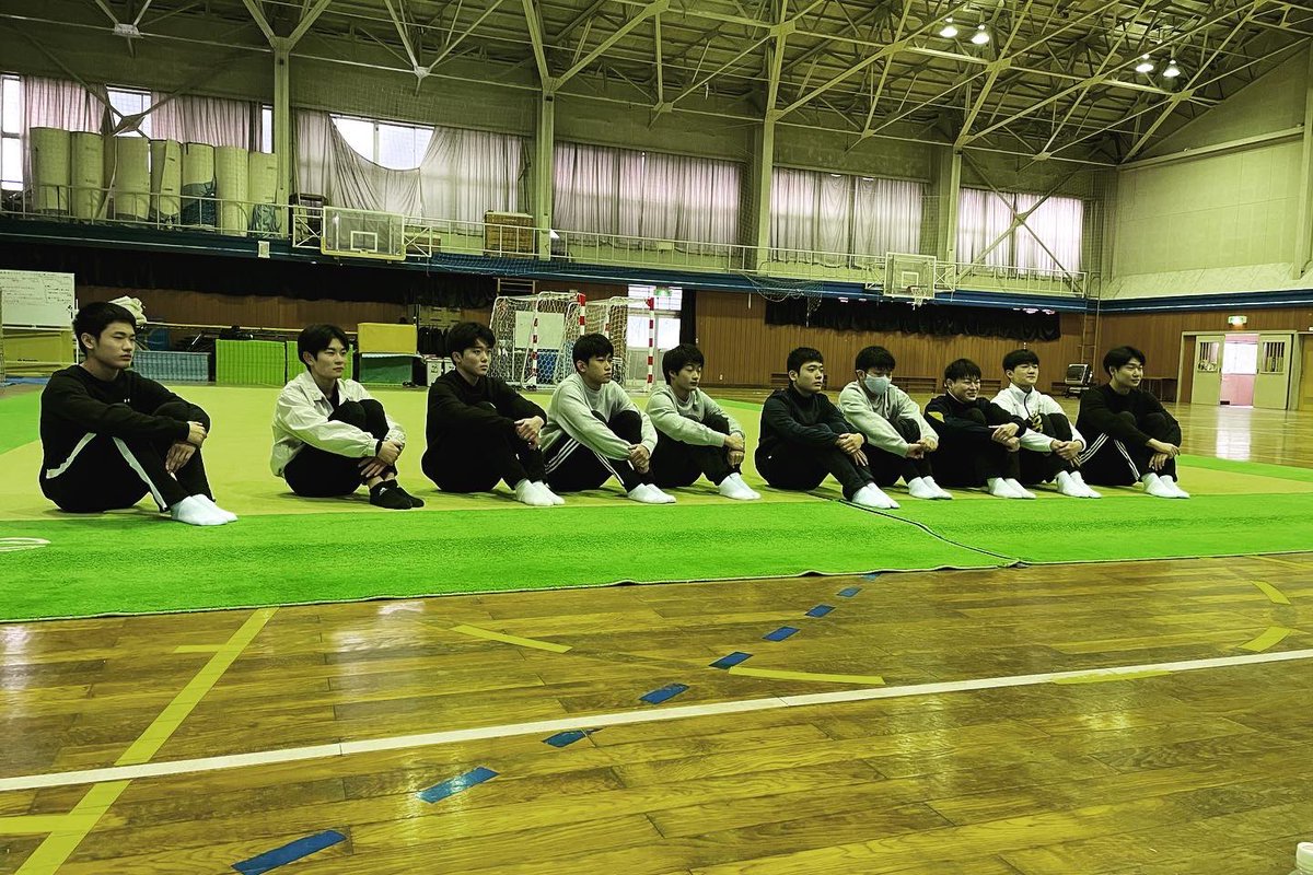 shiritsu2tai's tweet photo. 2022年、たくさんのご声援本当にありがとうございました！

我々もしっかり休養し、また来年1年間を駆け抜けたいと思います。

良いお年をお迎え下さい✨

#新体操　#男子新体操
#盛岡市立  #今年一年を振り返る
#後ろ合掌  #皆さんも是非♪
#インハイチャンピオンの一コマも https://t.co/yrfaZcCm25