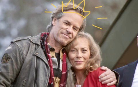 I know there are strong contenders but my absolute Hero of the Year 2022 is <a href="/TheGuyPearce/">Guy Pearce</a> 🏆 
The man rocked up from Hollywood in his leather jacket to win back Plain Jane Superbrain’s heart ❤️ and my 16 yr old/50 yr old self will love him forever 🥰 #hero #neighbours <a href="/neighbours/">Neighbours</a>