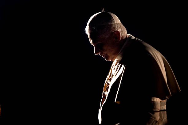 UniCatolicos_es's tweet photo. El Papa Benedicto XVI ha fallecido a las 9:34 de la mañana. Descanse en paz, Santo Padre.

16.IV.1927 - 31.XII.2022 https://t.co/Kq5Z7KU7DY