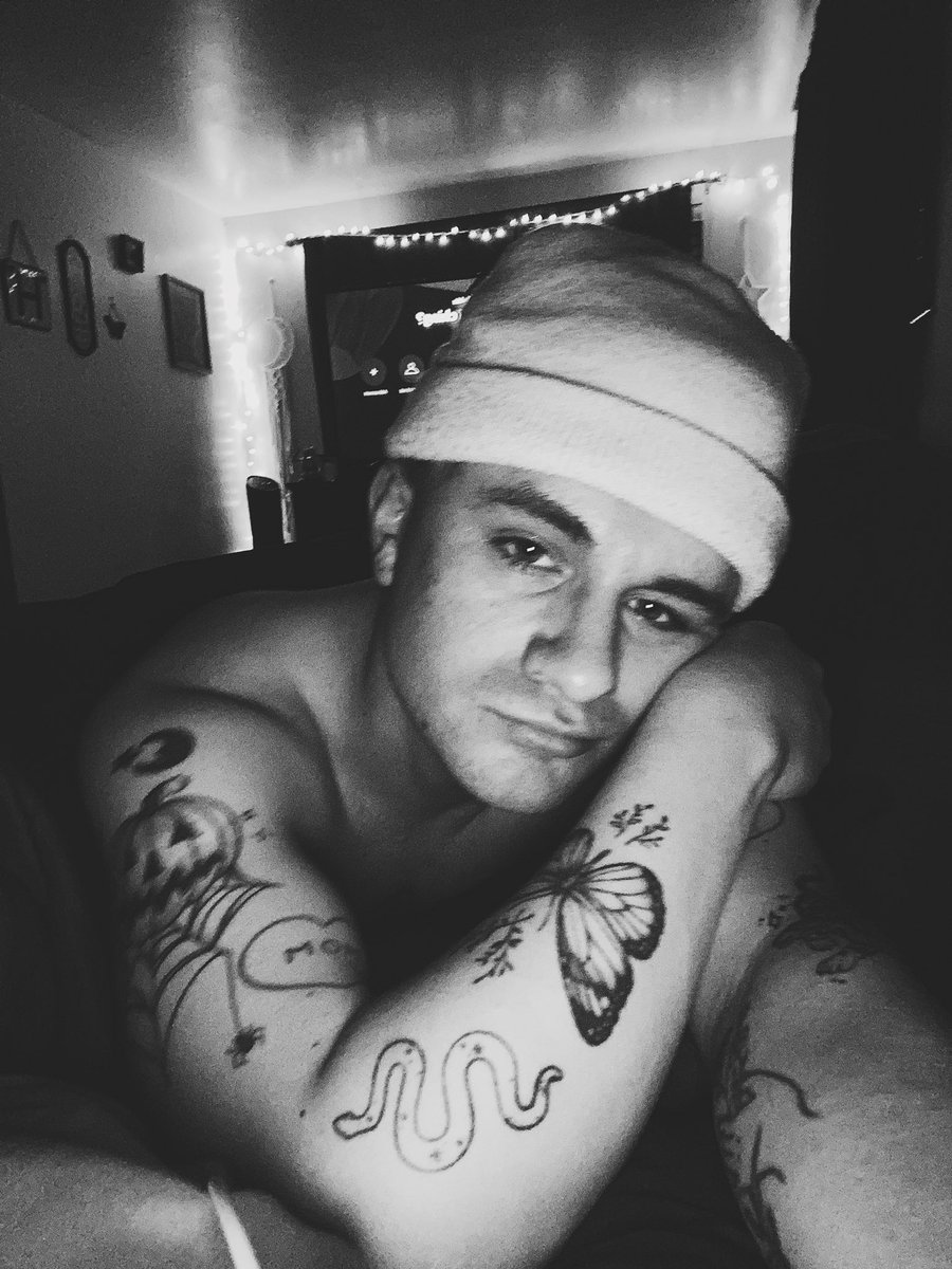 huntergillman_'s tweet photo. 🌙❤️‍🔥 https://t.co/vp9zVRa42v