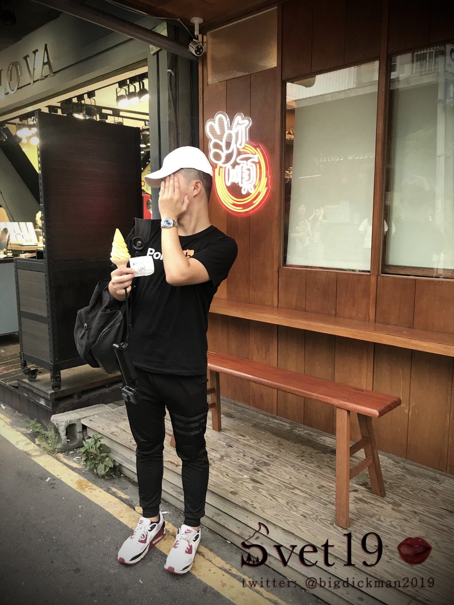 #Svet19 2022年即將邁入尾聲，回顧這一年所發生的所有點滴過往、生活或是工作都有了很大改變。

我相信也從中學習到很多，無論是人情世故、還是工作經歷..等等。謝謝一路伴隨左右的朋友們🙏

⚠️明年「所有平台」將面臨經營上重大改革，謝謝所有新舊粉絲們支持🙏

🪧屆時會再公告給大家，預祝新年快樂🎆 https://t.co/Aea5NG6Q5i