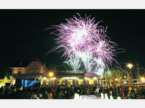 Ismailtipi's tweet image. Hoffen wir, dass bald wieder Friede in Europa herrscht. Hoffen wir, dass bald die Waffen schweigen und die Menschen wieder friedvoll mit- und nebeneinander leben können. Hoffen wir, dass die Wolken verschwinden und die Sonne wieder scheinen möge..

ismail-tipi.de/aktuelles/isma…