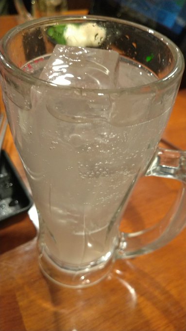 🛁  (:3三 ドシュー  ホテルに到着ー

     👕    (:3     )三   ザブーン

📺️      (:3       )
   ってうだうだと寝落ち油断してたらサンゴウさんから飲みのお誘い来たので飲んでます 