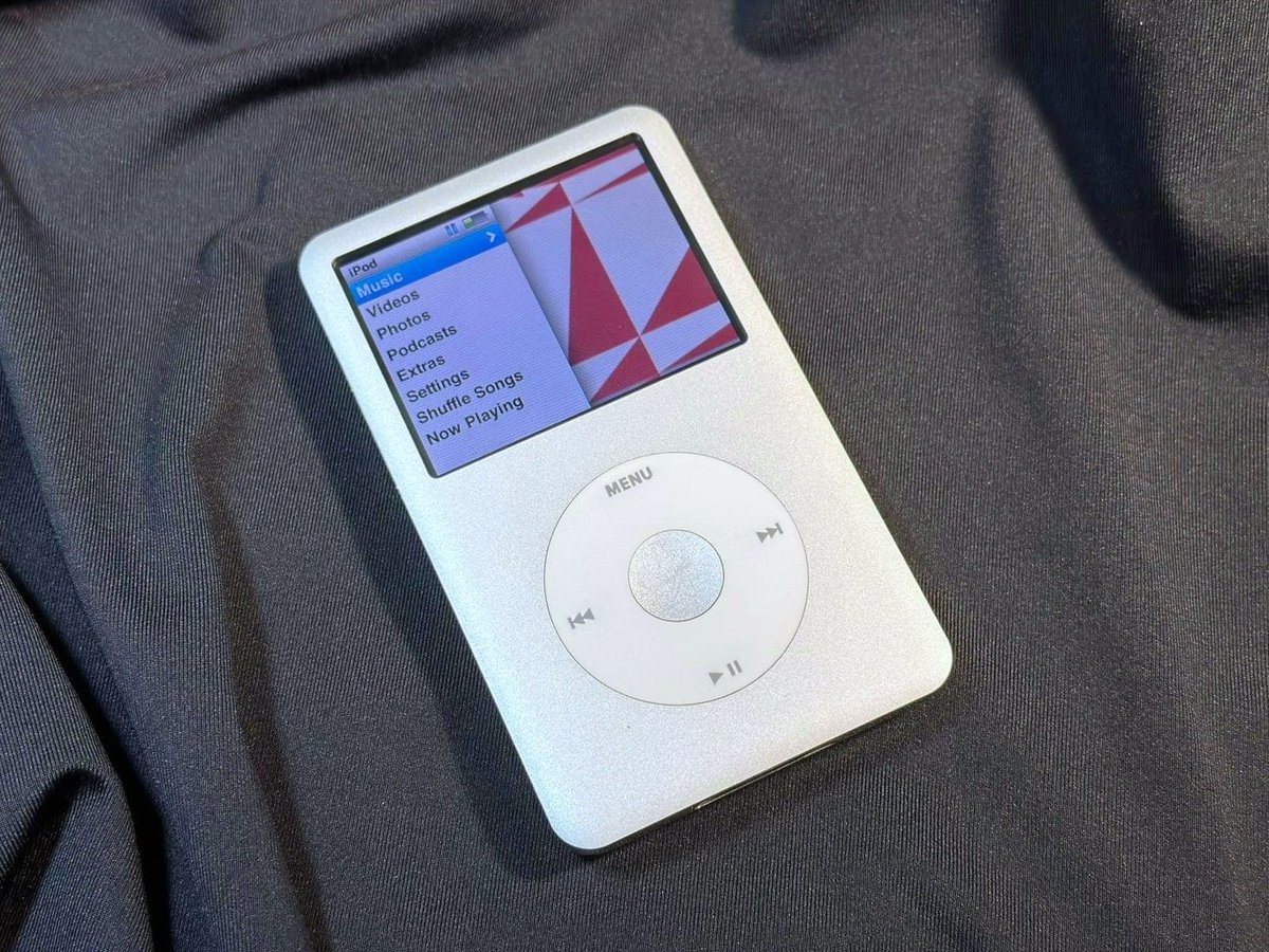 ipod_time08's tweet photo. ขาย iPod Classic 7
ความจุ 80 gb
บอร์ดเจน 7 สีดำ ใส่กรอบหน้าสีเงิน ความจุ 80 GB ฝาหลัง 60 GB สภาพเครื่องโดยรวมยังดูดี กรอบหน้าสวย หลังสปาขัดเงาเรียบร้อย มีลักยิ้มเล็ก ๆ 3 จุด การใช้งานปกติ แบตเปลี่ยนใหม่
ราคา 2,650.- ส่งฟรี
#ipod #ipodclassic #ไอพอด #ipod_timeinstock https://t.co/DcDWaDPRqL