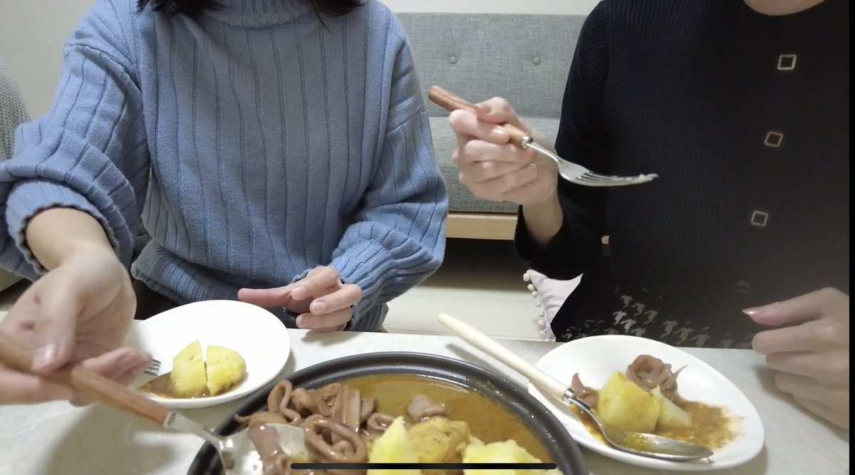 TokyoMoca's tweet photo. 今回は今年最後の動画という事で、家で簡単おつまみを作り、ゆるゆる飲みながら2022年を振り返りました🥂💕

#家飲み #簡単おつまみ #2022振り返り
#乾杯 #カプレーゼ #イカガーリックオイル煮

動画はコチラから💕
https://t.co/8jJRT1RoP8 https://t.co/u2fh0B9qMT