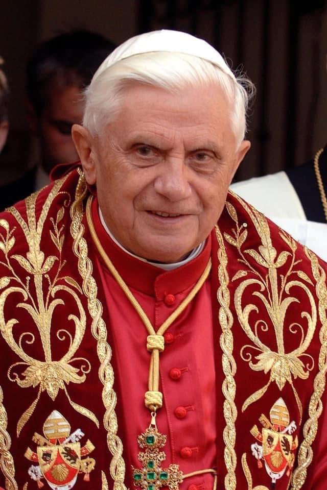 Ha fallecido BENEDICTO XVI.
GRACIAS SANTIDAD.
GRACIAS, GRACIAS, GRACIAS.