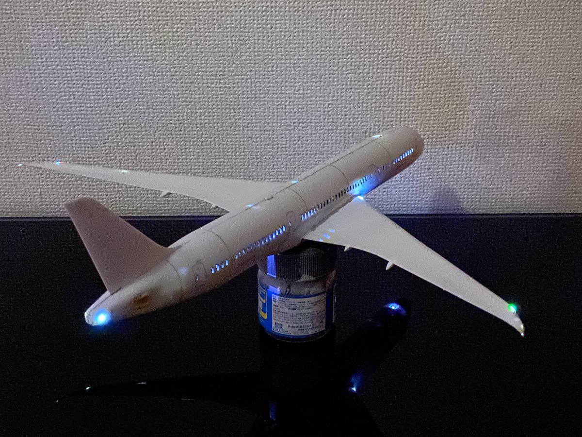 ハセガワ787、相変わらず進んでおりません。
明日も始発から仕事ですので、この辺にして仕事の準備をします。
今年もありがとうございました。
皆さま良いお年をお迎えください。
＃旅客機プラモ