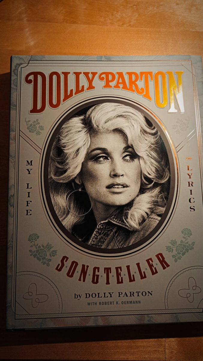 A_Lyric's tweet photo. Who's a lucky boy, then? #dollyparton #autobiography #songwriting #songlyrics #songteller https://t.co/aGtjkMc5dR