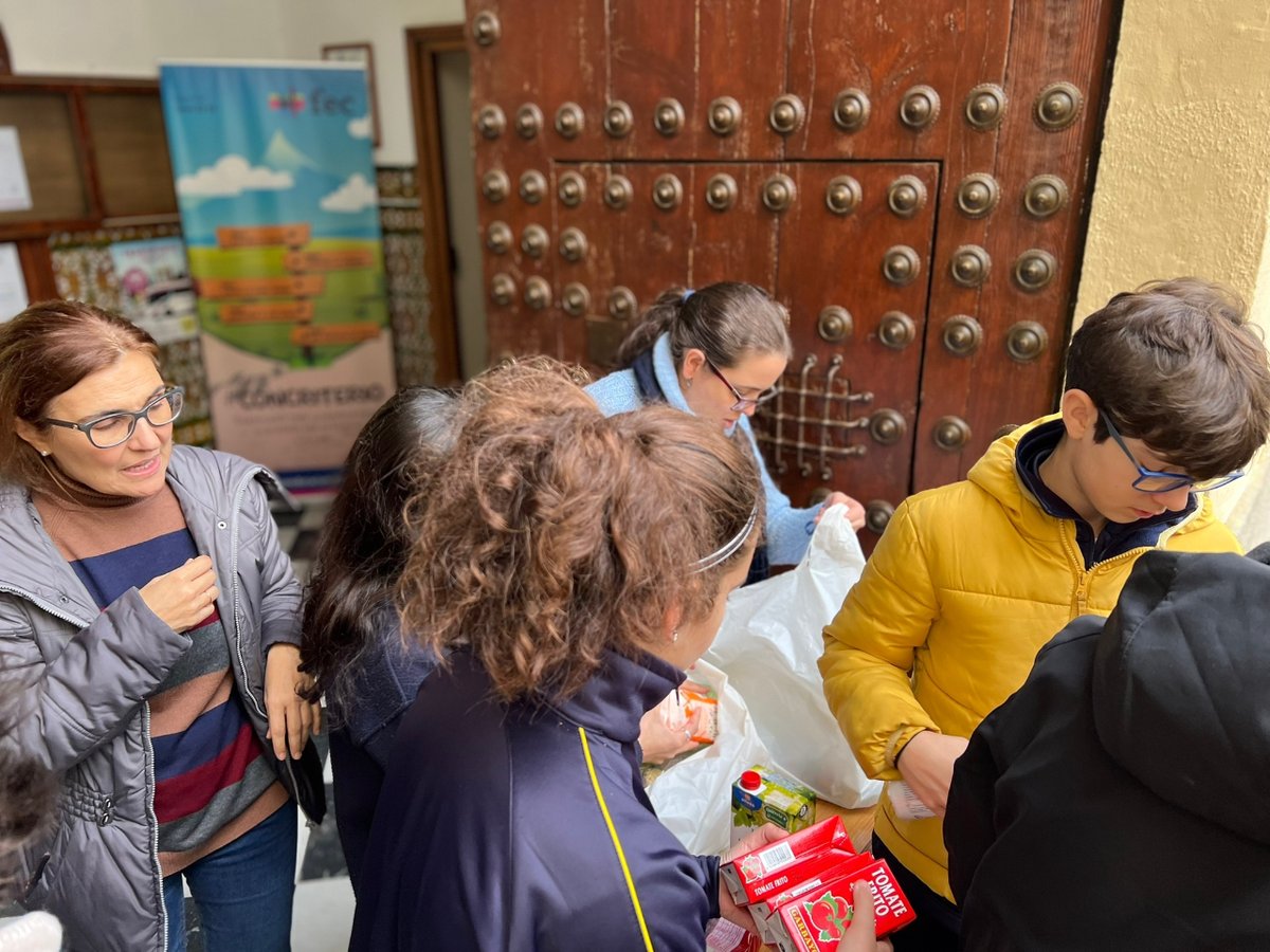 colefrancesas's tweet photo. Llegamos al último día del año recordando todo lo bonito que hemos conseguido juntos en este precioso final de trimestre. Gracias a la colaboración de todos vosotros, nuestra querida Comunidad Educativa de #ColeFrancesas, hemos conseguido nuestro objetivo en la #CampañaDeNavidad. https://t.co/KS4tcfdpvw