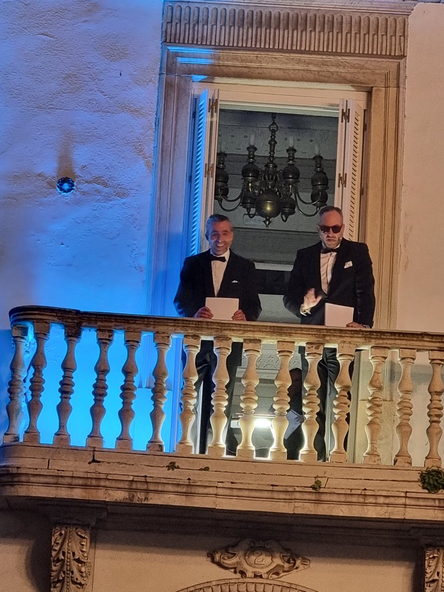 Jaimepardo99's tweet photo. Gran espectáculo preuvas para finalizar el 2022. Nos vemos en 2023 @mmorera79 @jcarlosmeni gracias por hacerlo posible momentos llenos de risas y mucha música 🥳 https://t.co/ESTe24vNV2