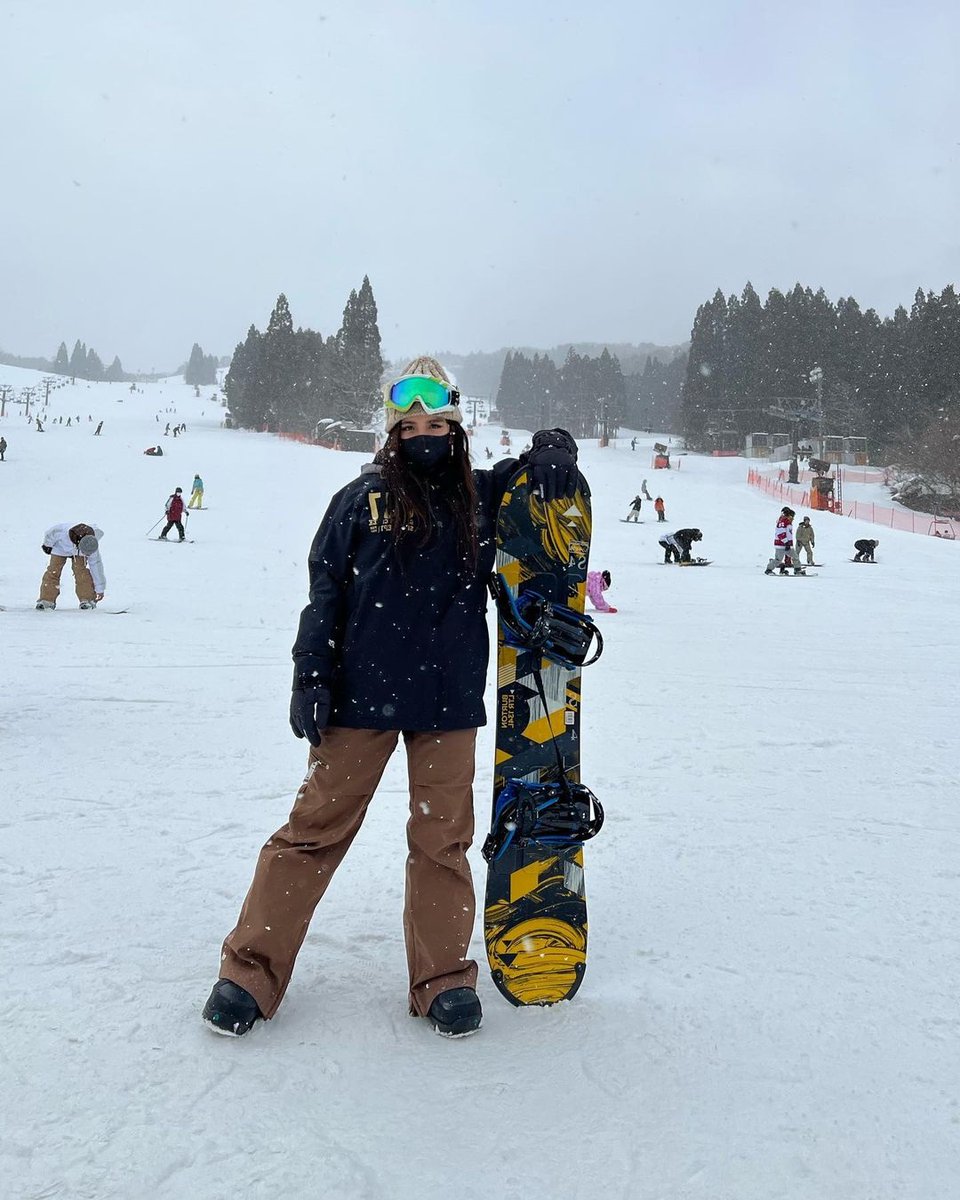 Jenna_perlis's tweet photo. Missing snowboard 🥲🥲 https://t.co/7KaYodDhyG