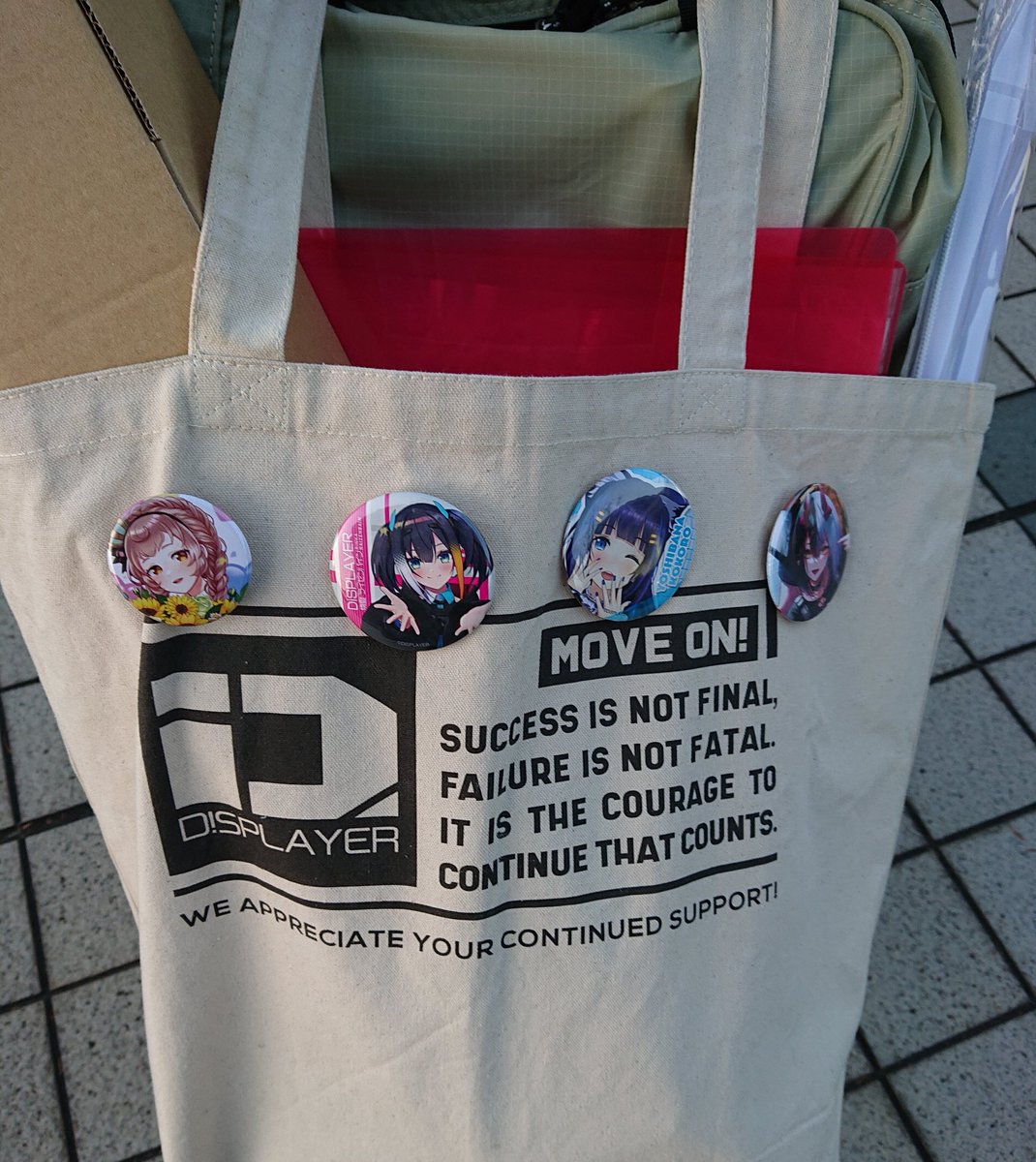 kagawakumohere's tweet photo. #DiSPLAYER
#C101
お時間は暫く経ちましたが、コミケ101が終わりました。
荷物いっぱいなんで帰り際はDisplayerトートバッグを晒して宣伝しつつ。
ボッチサークルの自分のスペースでは推しのアクキー飾って元気付けられていました。
そんな年末、楽しい1日を過ごせました! https://t.co/MICrmxcA5e