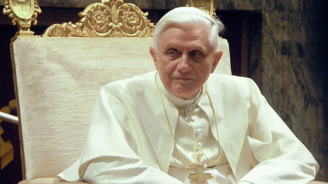 Cooperativa's tweet photo. 🔴 Murió el papa emérito Benedicto XVI a los 95 años #CooperativaContigo https://t.co/YOrlJc5cIf https://t.co/cp06i9NImK