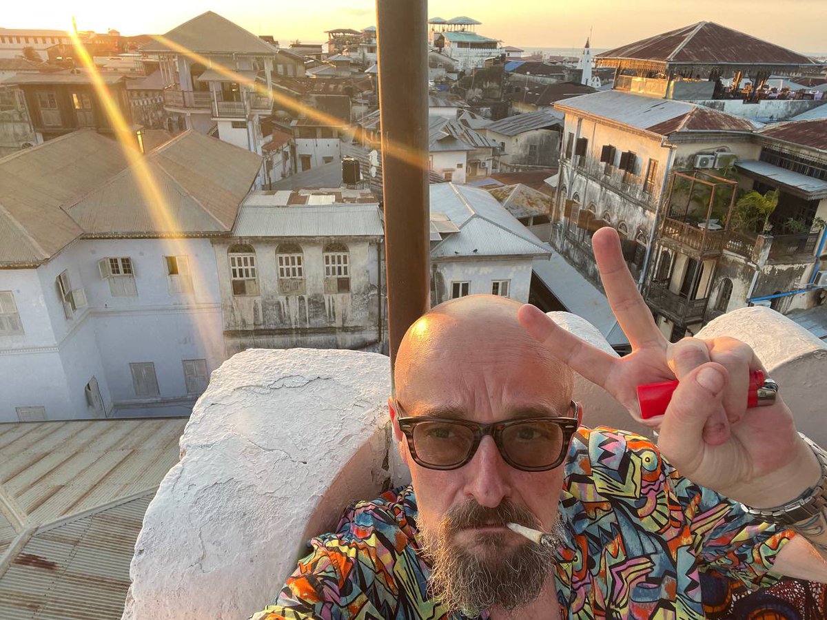mondoir's tweet photo. GM ❤️

In the last day of 2022 let’s remember those we loved and sadly lost.

@money_alotta was indeed one of the pioneers in digital art space and is deeply missed. 

Let’s not forget those who paved the way for us to enjoy an ever growing industry. ❤️ https://t.co/HNLHHLWewW